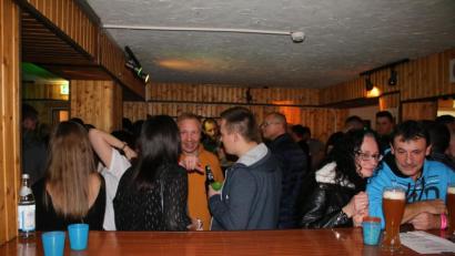 Bild: sne
Auf der Tanzfläche und an der Bar tummeln sich die Gäste.