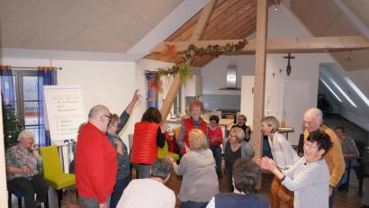 Bild: fvo
Viel Spaß haben die Beteiligten des Lachyoga.