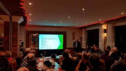 Bild: gi
Die Vereinsvorsitzenden der Marktgemeinde trafen sich im Landgasthof Kölbl-Schieder in Saubersrieth. Bürgermeister Hermann Ach gab dazu viele Informationen.