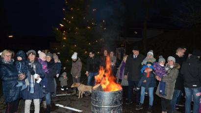 Bild: jr
Die Dorfweihnacht des EC Königshütte-Neuhof lockte zahlreiche Besucher an.