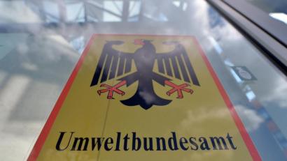 Bild: Hendrik Schmidt/dpa
Ein Blick auf den Eingang zum Umweltbundesamt.