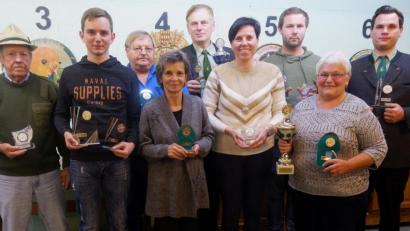Bild: bö
Sie sind die Ransbacher Vereinsmeister beim Schützenverein D´Lautrachtaler (von links): Christian Hirsch, Marco Sperl, Josef Finn, Elfriede Edenharder, Engelbert Lutter, Helga Inzelsberger, Daniel Kerschensteiner, Kunigunde Sperl und Christoph Finn.