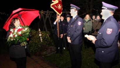 Bild: boj
Bundestagsabgeordnete Marianne Schieder hat die Bitte auf Übernahme der Schirmherrschaft angenommen, sehr zur Freude von Feuerwehr-Vorsitzendem Reinhard Schneeberger und Kommandant Michael Rückl (von rechts).