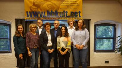 Bild: eib
Unter der Leitung von Veronika Hofinger (Vierter von links) bereitet das Team des CeBB das Veranstaltungsprogramm 2020 vor. Dabei wirken (von links) Veronika Křížková, Susanne Setzer, David Vereš, Erich Schlicker, Veronika Kaštánková, David Bender und Ivana Danisch mit.