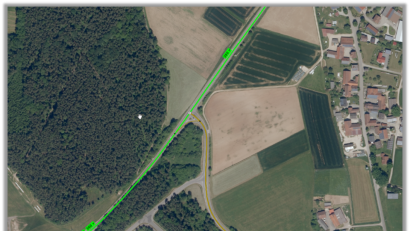 Bild: sche
Eine Luftbild zeigt die derzeitige Situation der Kreuzung der Staatsstraße 2238 und der Kreisstraße AS 30.