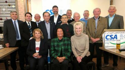 Bild: Hirsch
Der CSA-Kreisverband ehrte langjährige Mitglieder und wählte einen neuen Vorstand. Dabei wurde Kreisvorsitzender Alexander Pangerl (Zweiter von links) im Amt bestätigt.