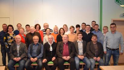 Bild: bnr
Die Kandidaten der Kommunalen Wählergruppe Stulln für den Kommunalwahlkampf 2020 stehen fest.Neun Frauen und 15 Männer stellen sich dem Votum der Wähler.