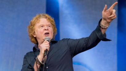 Bild: Axel Heimken/dpa
Michael «Mick» Hucknall, Sänger und Gründer der britischen Band Simply Red.