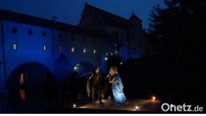 Bild: Unger
Charon rudert Persephone durch die Stadtbrille.