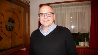 Bild: wro
Jetzt ist es offiziell: Bürgermeister Hubert Kraus tritt wieder an, um die Geschicke Pullenreuths auch weiterhin zu lenken.