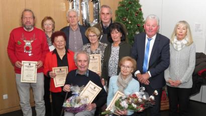 Bild: Dobmeier
Der Bund der Berliner und Freunde Berlins ehrt langjährige Mitglieder. Das Ehepaar Weber (sitzend) ist seit 60 Jahren dabei.