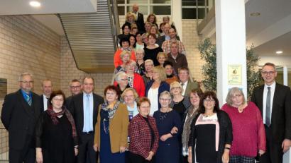 Bild: Klinikum Fichtelgebirge/exb
Gruppenfoto aller Jubilare und Ruheständler mit den Ehrengästen.