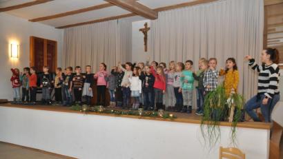 Bild: ak
Kinder beim Liedvortrag