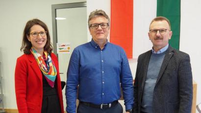 Bild: Bühner
Gastprofessor aus Ungarn Enre Horváth zusammen mit OTH-Professorin Denise Fischer
und OTH-Vizepräsident Ulrich Müller.