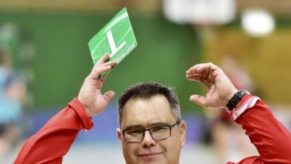 Bild: Ziegler
"Ich mach's", scheint Wolfgang Thom zu sagen. Er übernimmt die Männertruppe des HC Sulzbach, die Frauen hatte er bereits in der abgelaufenen Saison trainiert.