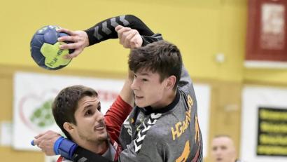 Bild: Archivbild: Ziegler
Julian Schaller (rechts) von der HG Amberg musste nach einer Viertelstunde vom Feld.