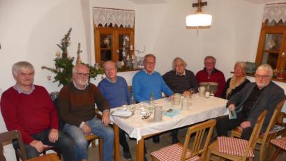 Bild: rn
Hermann Dietl, Karlheinz Keck, Bernd Thurn, Klaus Lehl, Hans Ott, Albert Furtner, Ingrid Strauß und Matthias Haberberger (v. li.) genießen die Auflage von "Heimat Eschenbach 019"