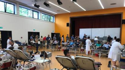 Bild: Stefanie Gradl
Immer größeren Zulauf finden die Blutspendetermine in der Vilsecker Mehrzweckhalle.