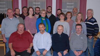 Bild: ow
Mit 24 Bewerbern tritt die Unabhängige Wählergemeinschaft Filchendorf (UWF) bei den Kommunalwahlen im März an. Die Liste wird von den beiden Stadträten Manfred Rix (vorne, Zweiter von links) und Emil Bauer (zweite Reihe, rechts) angeführt.