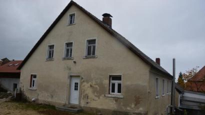 Bild: jr
Die Generalsanierung des Imkerhauses soll in einem Jahr abgeschlossen sein.