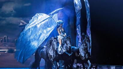 Bild: CAVALLUNA
Die neue Show "Cavalluna- Legende der Wüste" nimmt die Zuschauer mit auf eine Reise.