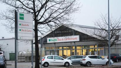 Bild: Gabi Schönberger
Von der Baywa in der Unteren Bauscherstraße bleiben nur die Tankstelle sowie das Technik- und Baustoffgeschäft.