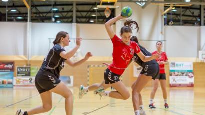 Bild: Günter Uschold (gud)
Sophie Last war mit 10 Treffern erfolgreichste Werferin der HV-Damen beim klaren 32:20 Erfolg gegen den TV Altdorf.