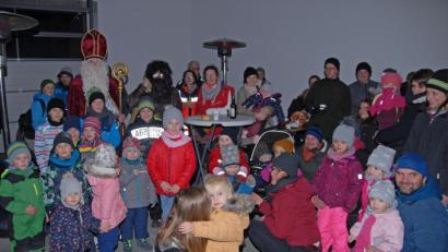 Bild: ow
Viele Kinder folgen der Einladung der BRK-Bereitschaft Neustadt am Kulm zur Nikolausfeier.