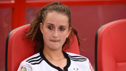 Archivbild: Carmen Jaspersen/dpa
Sara Däbritz im Verletzungspech: Die Fußball-Nationalspielerin aus Amberg hat in einem Punktspiel in der französischen Liga eine Blessur am vorderen Kreuzband erlitten.