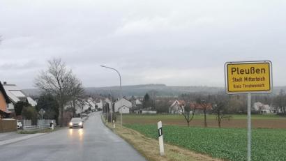 Bild: lnz
In der Fockenfelder Straße in Pleußen sind Autos häufig deutlich zu schnell unterwegs, weshalb die SPD im Mitterteicher Stadtrat forderte, dauerhaft ein Geschwindigkeitsmessgerät aufzustellen.