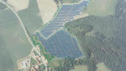 Bild: exb/ GP Joule
Auf der blau schraffierten Fläche soll der neue Solarpark Oberaich entstehen.