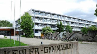 Bild: Stephan Huber
Das 50 Jahre alte Gebäude des Kepler-Gymnasiums ist in die Jahre gekommen. Lehrer und Schüler sehnen die Generalsanierung herbei.