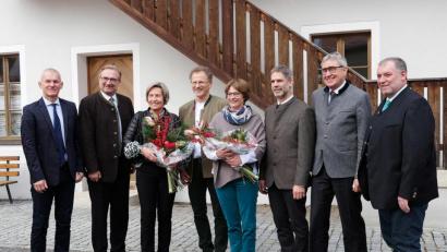 Bild: exb
Chefwechsel beim Forstbetrieb Burglengenfeld (von links): Erwin Graf, Landtagsabgeordneter Alexander Flierl, Helga Verron, der bisherige Leiter Thomas Verron, Annette Scholz, Hans Mages, Vorstand Reinhardt Neft und der Personalratsvorsitzende Andreas Ferstl.