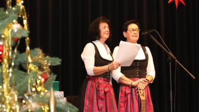 Bild: JOCHEN NEUMANN 
ERBENDORF
Die Zupfer-Moidla aus Neustadt/Waldnaab gaben neben Gesang auch lustige G´schichtla zum Besten.