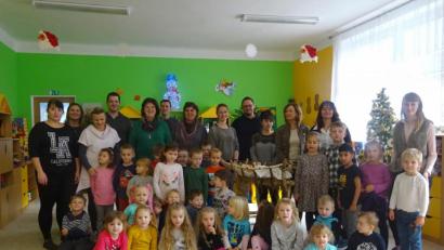 Bild: Gisela Baur-Pająk/exb
32 Kinder aus den Kindergärten Erbendorf und Klimentov bei Marienbad verbrachten einen erlebnisreichen Tag miteinander in Tschechien. Für den Februar ist ein Gegenbesuch in der Oberpfalz geplant.