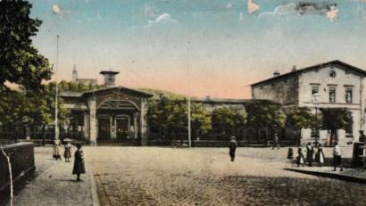 Bild: Klaus Tschierschke
Diese Ansichtskarte von 1918 zeigt den alten Amberger Bahnhof aus der Perspektive der heutigen Bahnhofstraße.