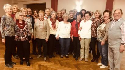 Bild: exb
Der Tanzkreis gestaltete einen geselligen Abschluss. Die Teilnehmer machen bis Januar Pause.