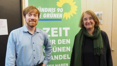 Bild: Bühner
Sonja Schumacher vom Kreisverband Weiden von Bündnis 90/Die Grünen hat den Agrarexperten Karl Bär eingeladen.