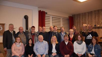 Bild: fla
Gut aufgestellt - der Waldthurner Ortsverein der SPD präsentiert seine Kandidaten zur Kommunalwahl 2020.