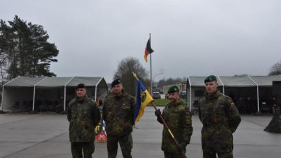 Bild: Mario Hönig
Den Wechsel von den Panzergrenadieren zur Panzertruppe vollziehen (von links) Oberst Markus Vollmann, Oberstleutnant Peer Papenbroock, Major Olaf Niederdräing sowie Oberstleutnant Andreas Bleek.