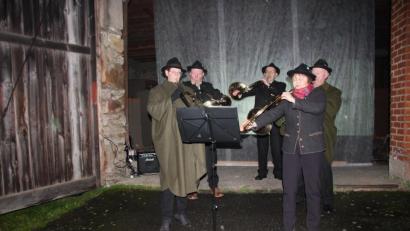 Bild: wro
Eingeladen war auch die Parforcehorn-Gruppe „Hohes Fichtelgebirge“, um auf den adventlichen Abend einzustimmen.