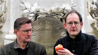 Bild: exb
Philipp Mosetter und Michael Quast (rechts) präsentieren am Dienstag "Grimms Märchen. Eine Warnung" in der Max-Reger-Halle.