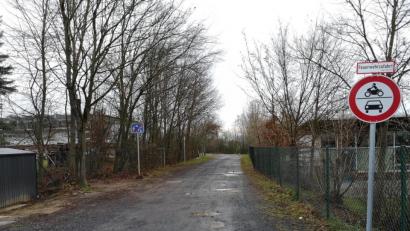 Bild: lnz
An dieser Stelle ist derzeit für Kraftfahrzeuge Schluss, was sich aber im kommenden Jahr ändern wird: Wegen des geplanten Kindergartens der Lebenshilfe wird die Pechofener Straße verlängert.