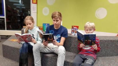 Bild: sm
Weihnachtsbücher sind zur Zeit sehr gefragt . In der Stadtbücherei gibt es seit November ein umfangreiches Angebot an dieser speziellen Lektüre.