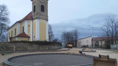 Bild: tk
Deutlich lässt sich erkennen, wie der neue Kreisverkehr bei der Sebastianskirche einmal aussehen soll.