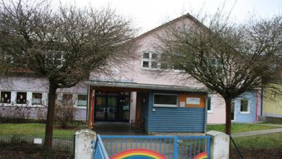 Bild: sne
Die Kindertagesstätte soll erweitert werden. Die Eschenbacher Stadträte diskutieren lebhaft über Fördermittel und einen möglichen Neubau.