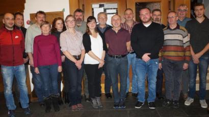 Bild: weu
Die Freie Wählergemeinschaft Schönsee und Umgebung (FWG) geht mit 28 Kandidaten ins Rennen um die Stadtratsmandate. Kreisvorsitzender und FW-Landratskandidat Dieter Jäger (Zweiter von links) wünschte der Schönseer Wählergemeinschaft viel Erfolg.