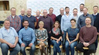 Bild: jp
Die Kandidaten der Freien Wählerschaft Kastl für die kommende Gemeinderatswahl 2020. Vordere Reihe von links: Alwin Raab, Johannes Schwarzfischer, Margareta Raab, Janina Nold, Karla von Klenk, Michael Schraml. Rechts hinten Kreisvorsitzender Albert Geitner.