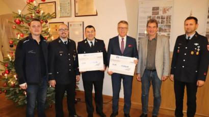 Bild: M. Streich, Stadt Tirschenreuth/exb
Engagiert für das Allgemeinwohl: (von links) Peter Götzl, Kommandant Matthias Haulena, Dirtter FFW-Vorsitzender Paulus Mehler, Franz Stahl, Horst Heider und Zweiter FFW-Vorsitzender Rainer Burkhard.