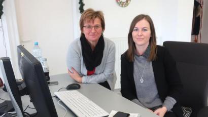 Bild: Hirsch
Sabrina Reiner (rechts), hier mit ihrer Mitarbeiterin Lisa Wilhelm (links), leitet seit Mitte Oktober die KJR-Geschäftsstelle.